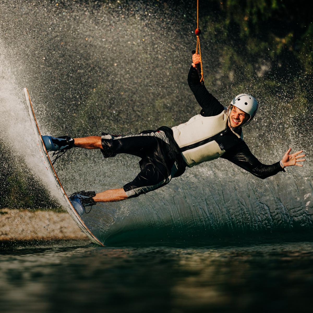 Liquid Force Comp Vest Collection - Closeup shot of LF Athlete Matty Muncey wearing a LF Wakeboard Comp vest carving around a corner on his wakeboard at a cable park